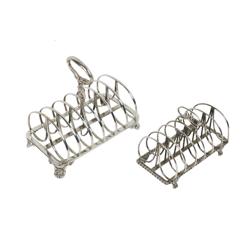 61 - An English silver Toast Rack, by Henry Wilkinson & Co., London, c. 1900, approx. 10 ounces; toge... 