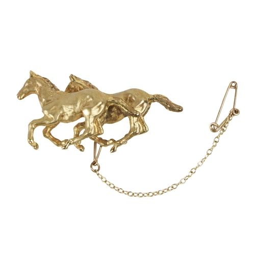 185 - An attractive and heavy gold Brooch, modelled as galloping horses, with bar clasp, approx. 5cms long... 