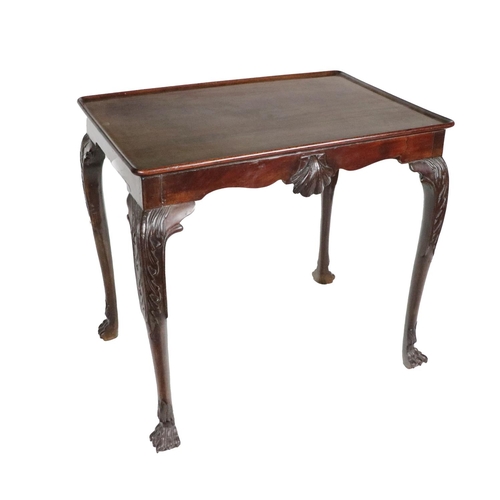 679 - A fine quality Georgian period Irish mahogany Silver Table, the tray top over a shaped frieze with c... 