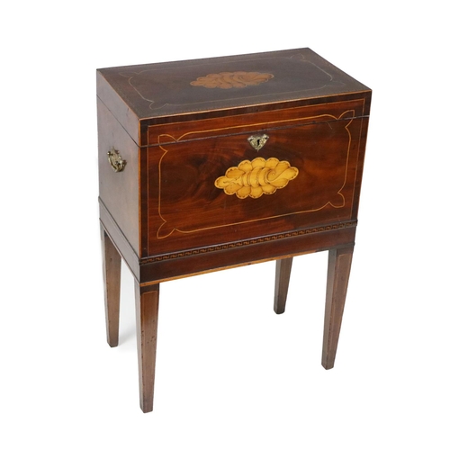 845 - A 19th Century mahogany lift top Cellaret, the hinged top with shaped string and Greek key inlay and... 