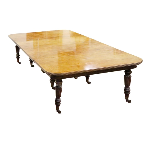 969 - A fine quality Regency period mahogany extending Dining Table, in the manner of Gillows, a figured t... 