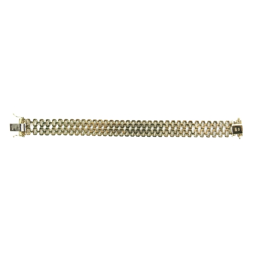 1111 - A Ladies 14ct gold chain mail design Bracelet, approx. 21.6gms, hallmarked. (1)