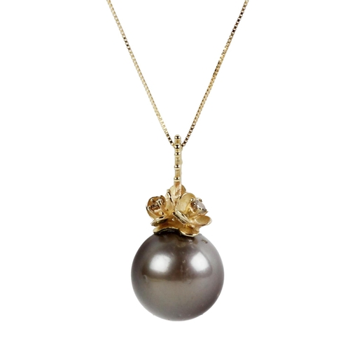 1119 - A Ladies 18ct gold Necklace, the pendant set with a natural tahitian pearl and brown diamonds, appro... 