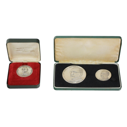 1152 - Commemorative Coins: A cased set of heavy silver 'Eamon de Valera' Coins, each obverse depicting sid... 