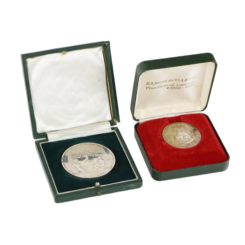 1169 - Coins: A cased heavy silver 'Padraig H. Pearse 1879-1916 Medal,' designed by Paul Vincze, cased; als... 