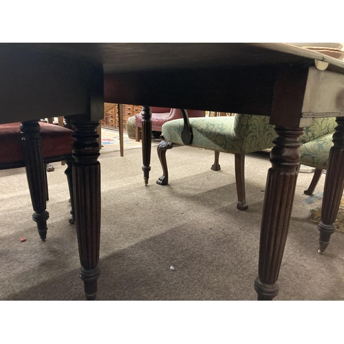 535 - A fine quality 19th Century Irish mahogany Economy Table, in the manner of Gillingtons, Dublin, the ... 