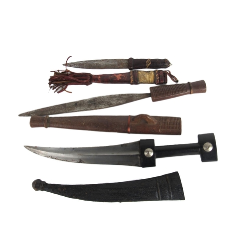 325 - Militaria: Ethnographical - A 19th Century Persian 'Jambiya' the double sided and curved blade house... 