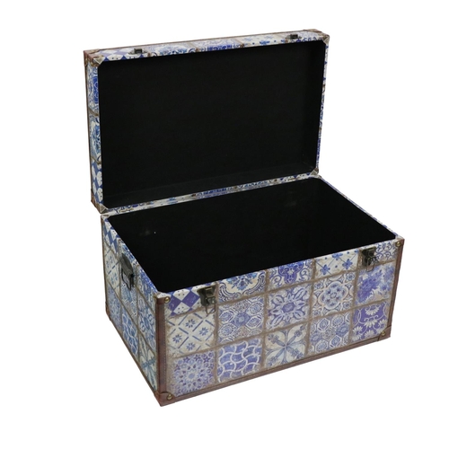 349 - A modern leather Trunk, with assimilated blue and white design with brass hinge locks. (1)... 