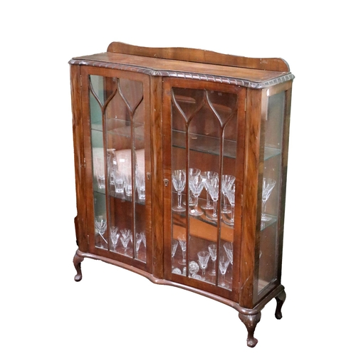 523 - An Edwardian two door Display Cabinet, the moulded cornice above glazed sides and glazed doors on sh... 