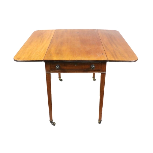 548 - A fine quality Irish Georgian period mahogany Pembroke Table, with 'D' shaped drop leaves, single fr... 