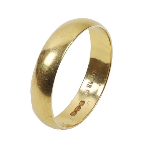 145 - A Gentleman's 18ct gold Wedding Ring, approx. size 'V', approx. 4.5 gms. (1)