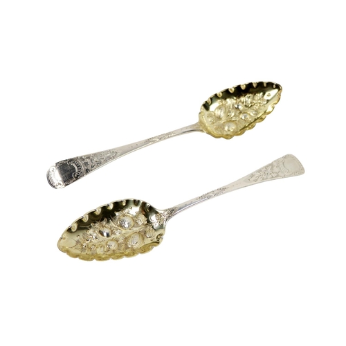 39 - A pair of attractive early 19th Century English silver Berry Spoons, by Josiah and George Piercy, Lo... 