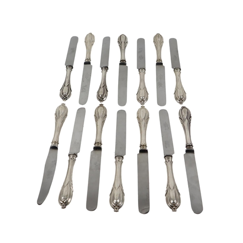 17 - Silver: A set of 14 Victorian Lily pattern silver handled Dinner Knives, Elkington & Co., Birmin... 