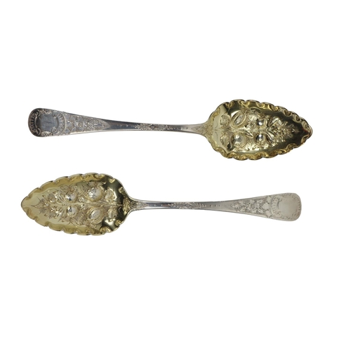24 - A pair of attractive early 19th Century English silver Berry Spoons, by Josiah and George Piercy, Lo... 