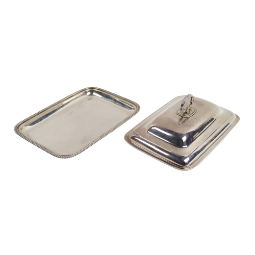 52 - A fine quality Georgian period silver Entree Dish and Cover, with domed top and shaped ring handle, ... 