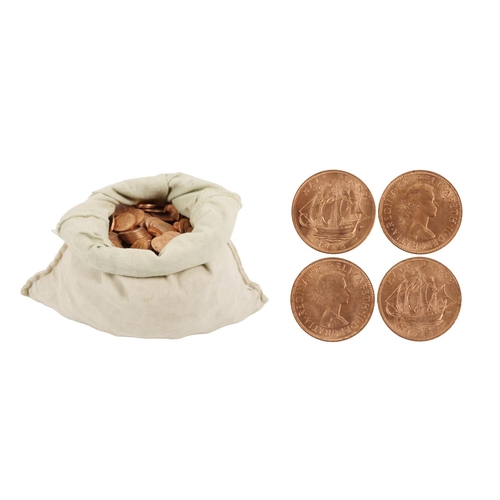 160 - Coins: A large collection of English Pennies, of various dates (housed in white money sack), as a co... 
