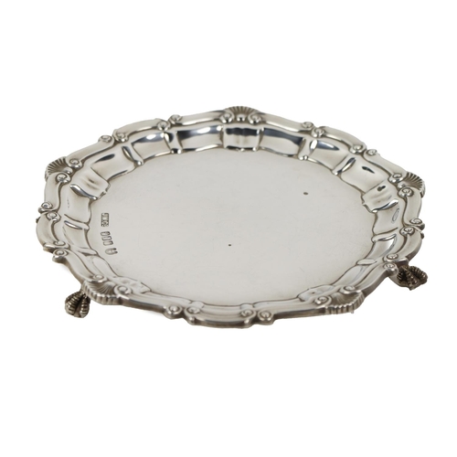 18 - An Irish silver Kings pattern design Salver, by Jewellery & Metal Co., Dublin, 1966 (hallmarked)... 
