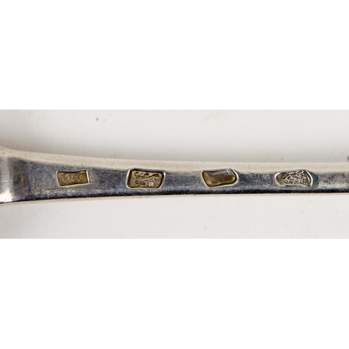 33 - An early 18th Century 'Hash' Spoon, with engraved crest of lion rampant, and with rat-tail bowl, hal... 