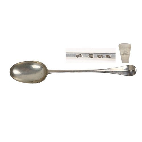 34 - A fine quality early 18th Century English silver 'Hash' Spoon, with engraved crest of head of a Nubi... 