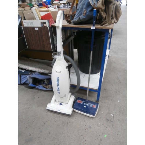 76 - electrolux 1700w vacuum