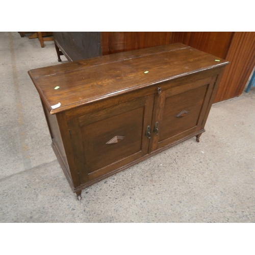 504 - Mahogany bedroom bedding chest