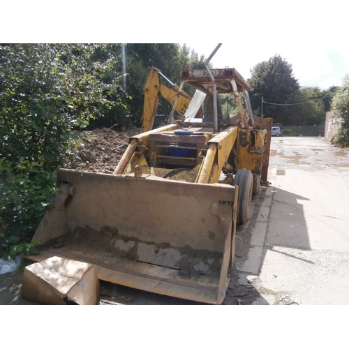 354 - JCB Digger, Trenching bucket and shovel