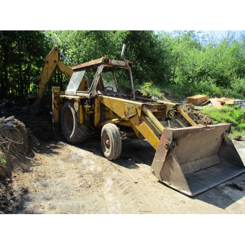 354 - JCB Digger, Trenching bucket and shovel