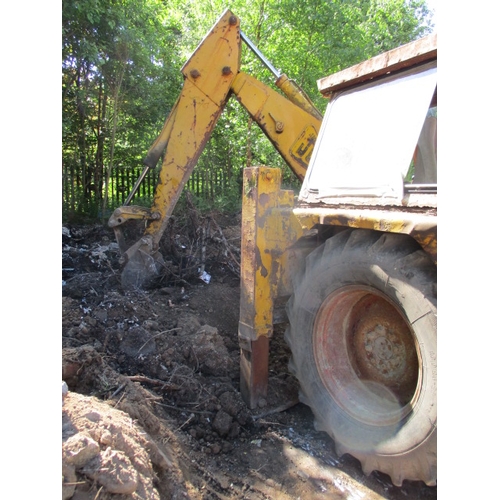 354 - JCB Digger, Trenching bucket and shovel