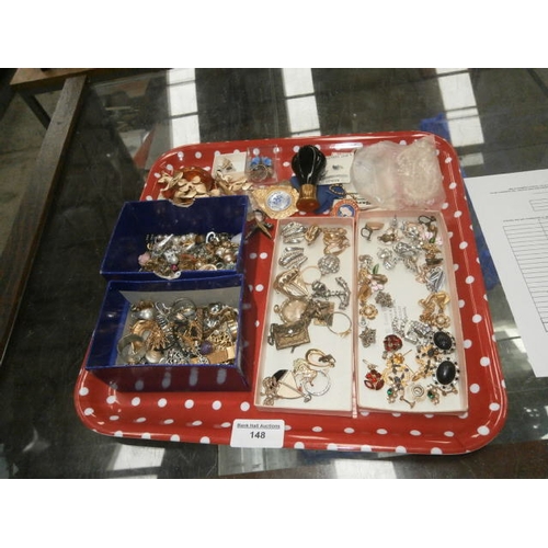 148 - Tray of costume jewelry inc earings, rings, badges, etc