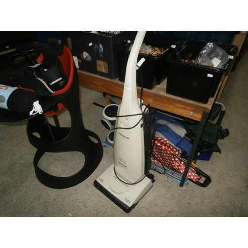 77 - Panasonic 1900w vacuum cleaner