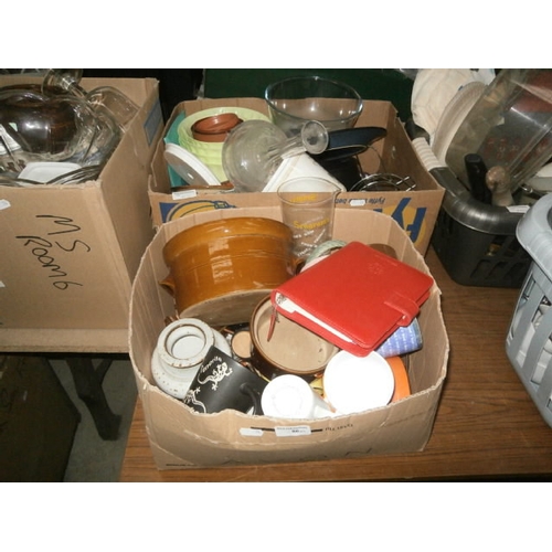 86 - 2 boxes inc plastic plant pots, mugs, vases, stoneware, etc
