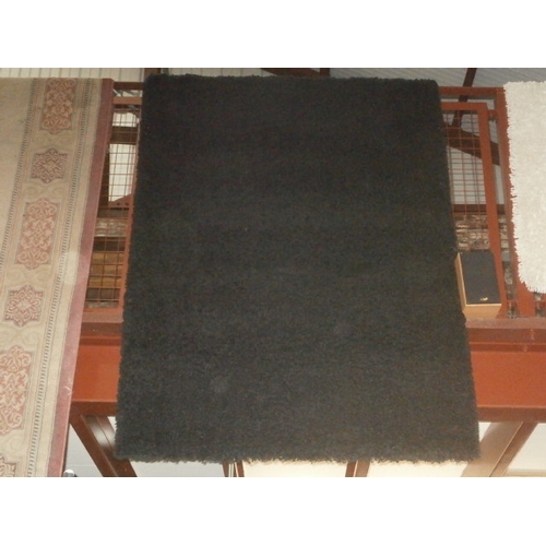 122 - Modern black rug