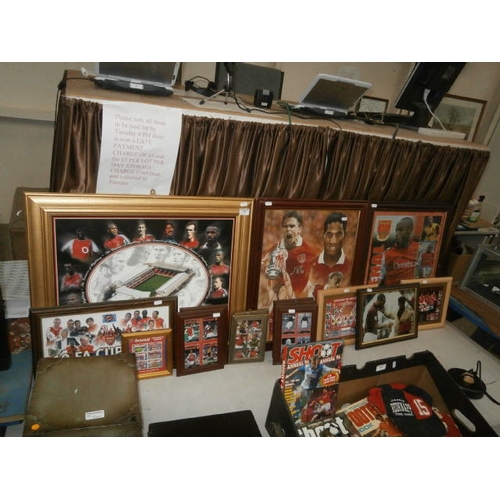 151 - Collection of Arsenal pictures and signed photograph, no prov