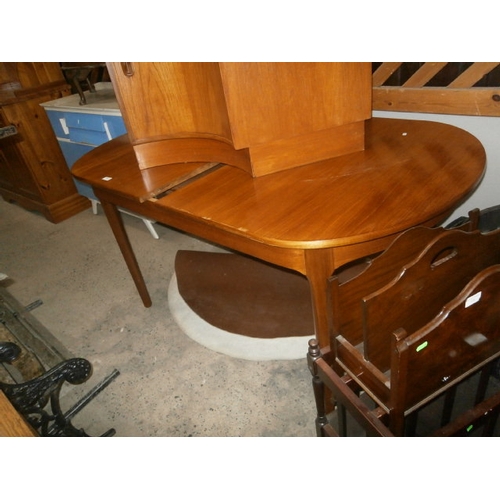 528 - NATHAN extending dining table