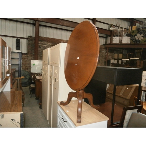 540 - Vintage mahogany tilt top table on tripod base