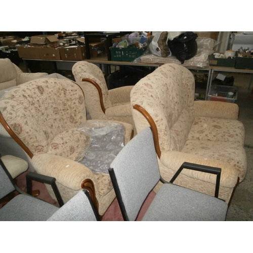 545 - Upholstered 3 piece suite with 2 seater settee and 2 armchairs