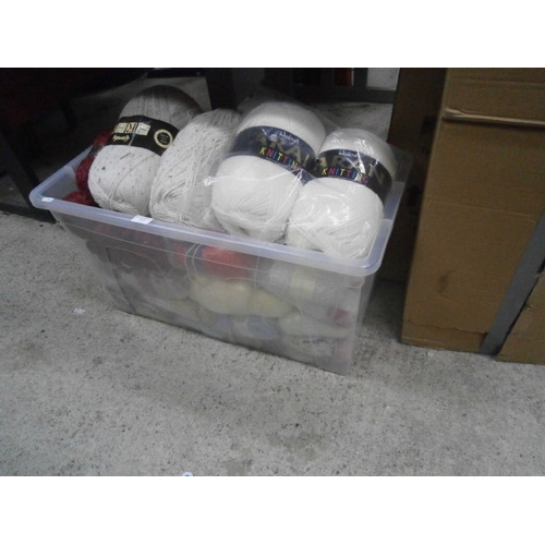 117 - Large box of wool