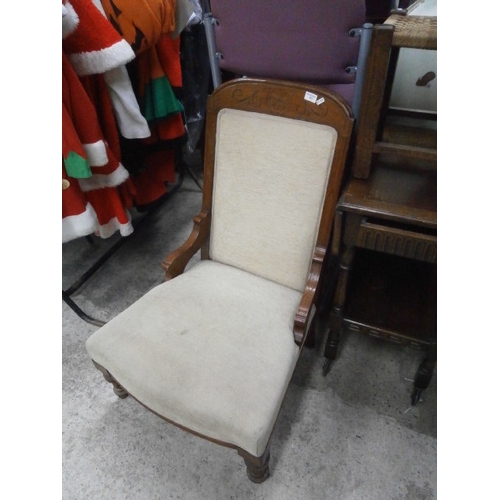 621 - Edwardian salon chair with carved mahogany frame