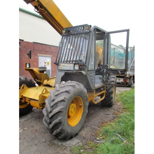 36 - JCB 525-67 Tele Handler, 4 good tyres, bucket and forks. in very good running order