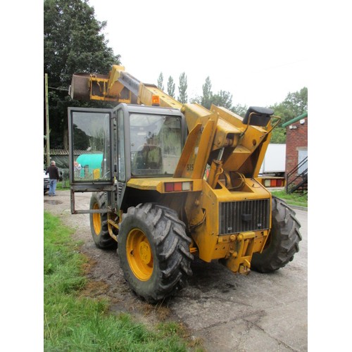 36 - JCB 525-67 Tele Handler, 4 good tyres, bucket and forks. in very good running order