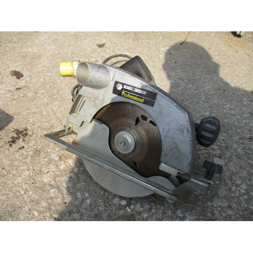 68 - Black & Decker circular saw