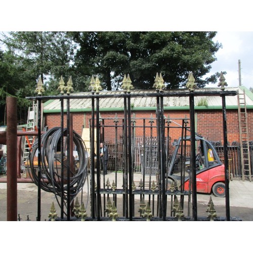 120 - Tall railings. 9ft high x 23 ft long plus 40 inch gate