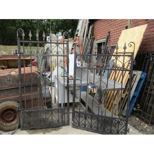 123 - 2 side panels 6ft high x 65 inch wide each, and 2 side gates  69 inch x 43 inch wide and 79 high x39... 