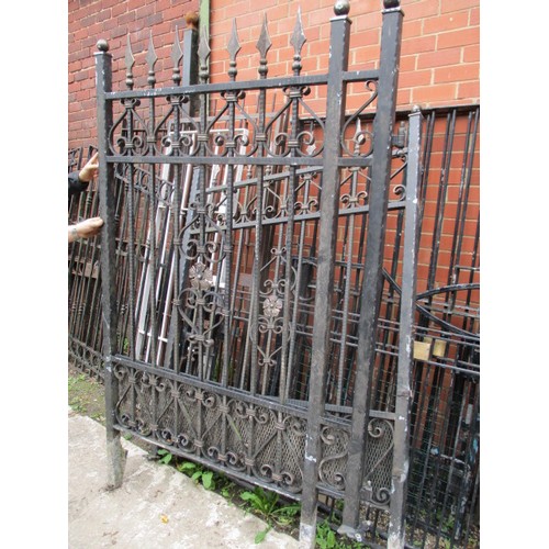 123 - 2 side panels 6ft high x 65 inch wide each, and 2 side gates  69 inch x 43 inch wide and 79 high x39... 