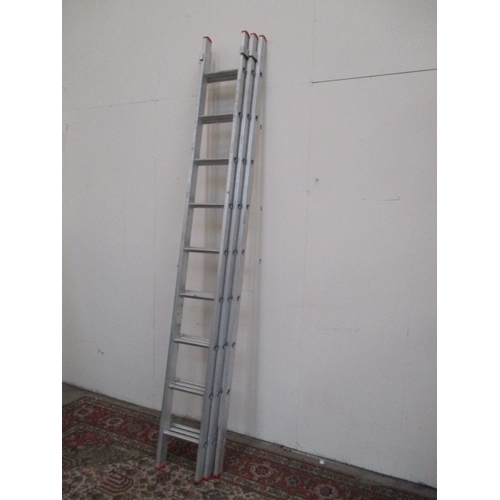 1046 - Aluminium 9 rung triple extending ladder