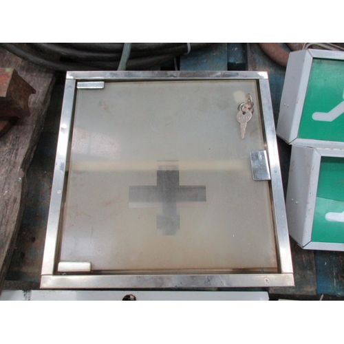 1041 - 4 Emergency exit signs (1 as found) and a glass fronted 1st Aid box with key