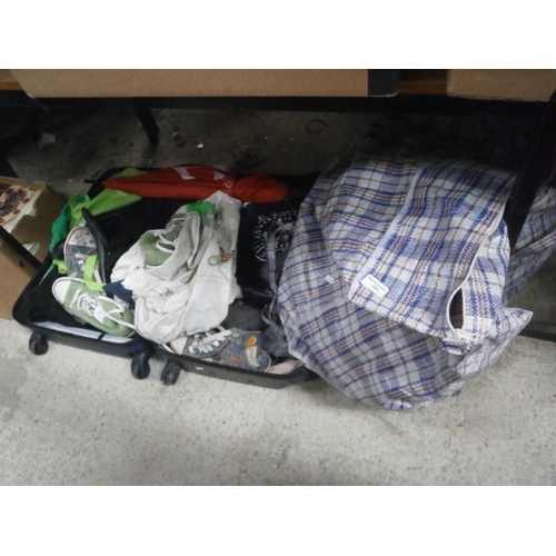 151 - Suitcase containing clothing