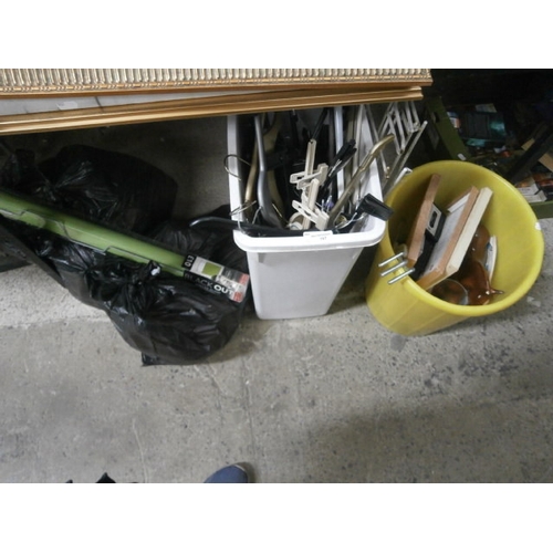 167 - Lot inc clothing, window blind, clothes hangers, etc