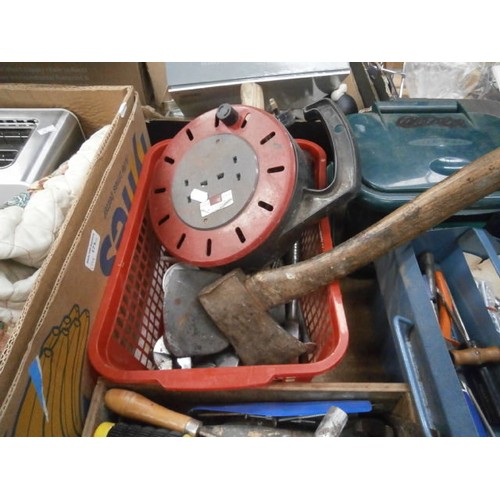 128 - Quantity of tools