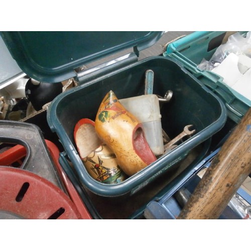 128 - Quantity of tools